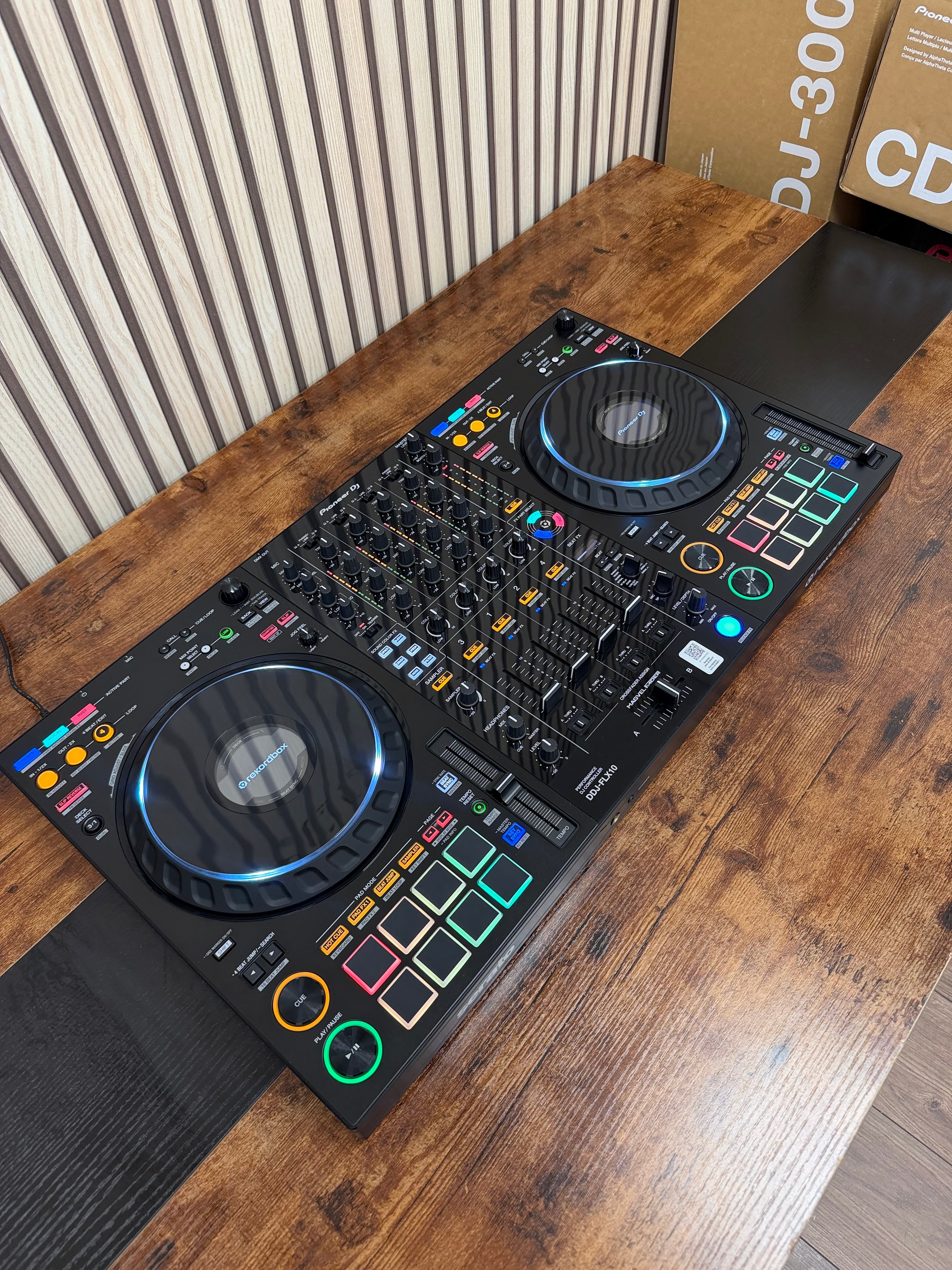Pioneer DDJ-FLX10 Pro DJ Controller
