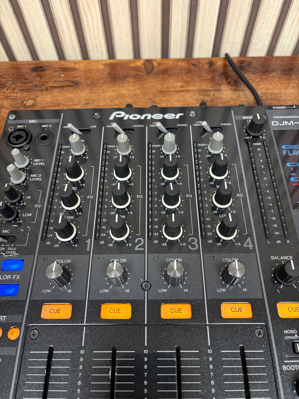 Pioneer DJM-800 4-Channel Pro DJ Mixer