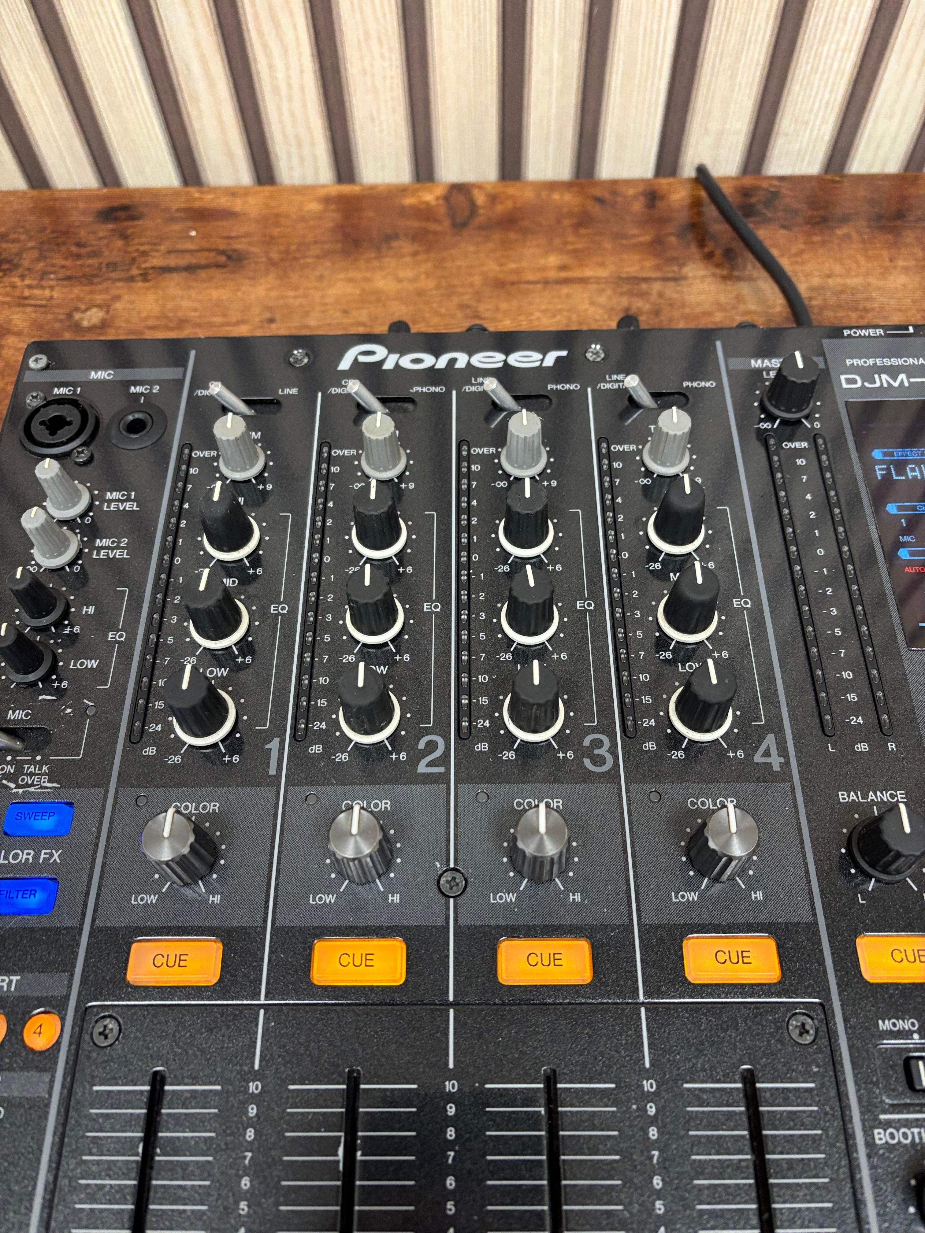 Pioneer DJM-800 4-Channel Pro DJ Mixer