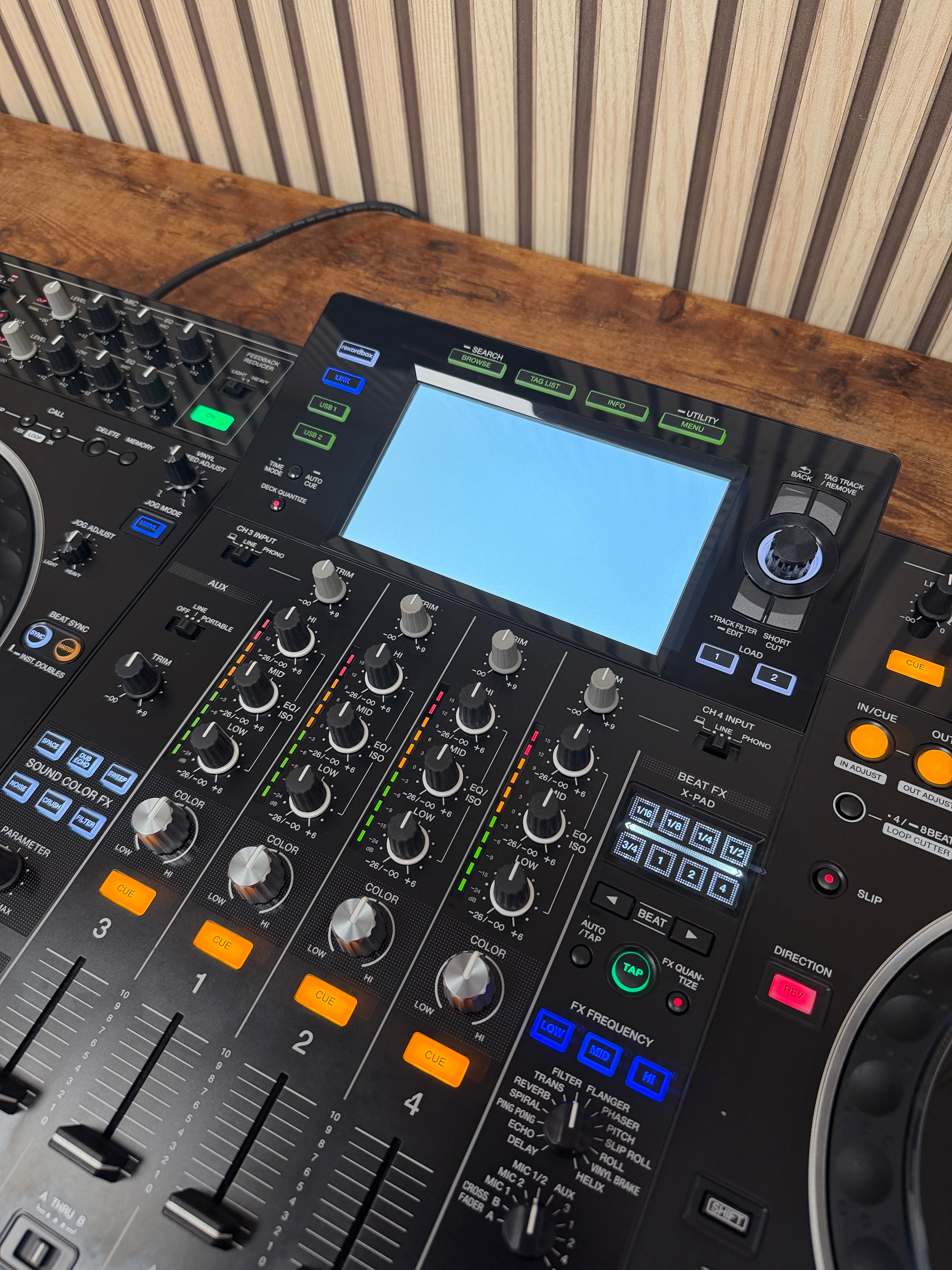 Pioneer XDJ-XZ Standalone Controller