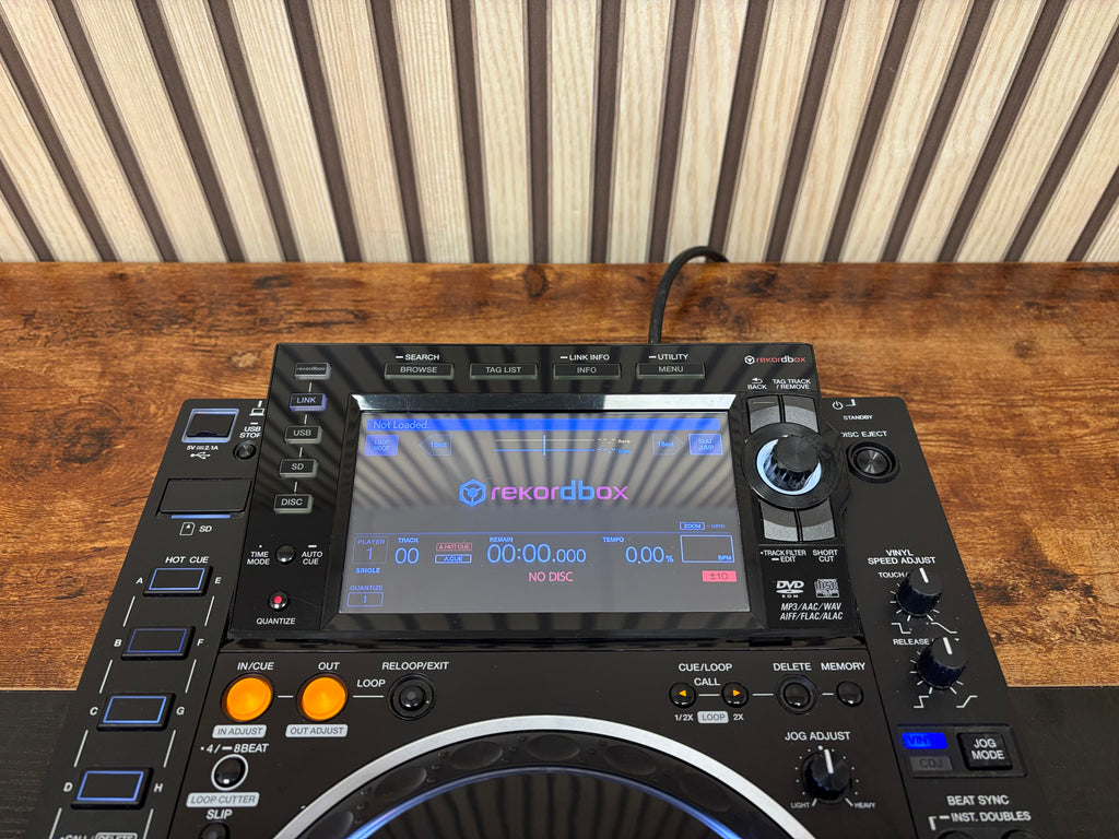 Pioneer CDJ-2000NXS2 Pro DJ Turntable