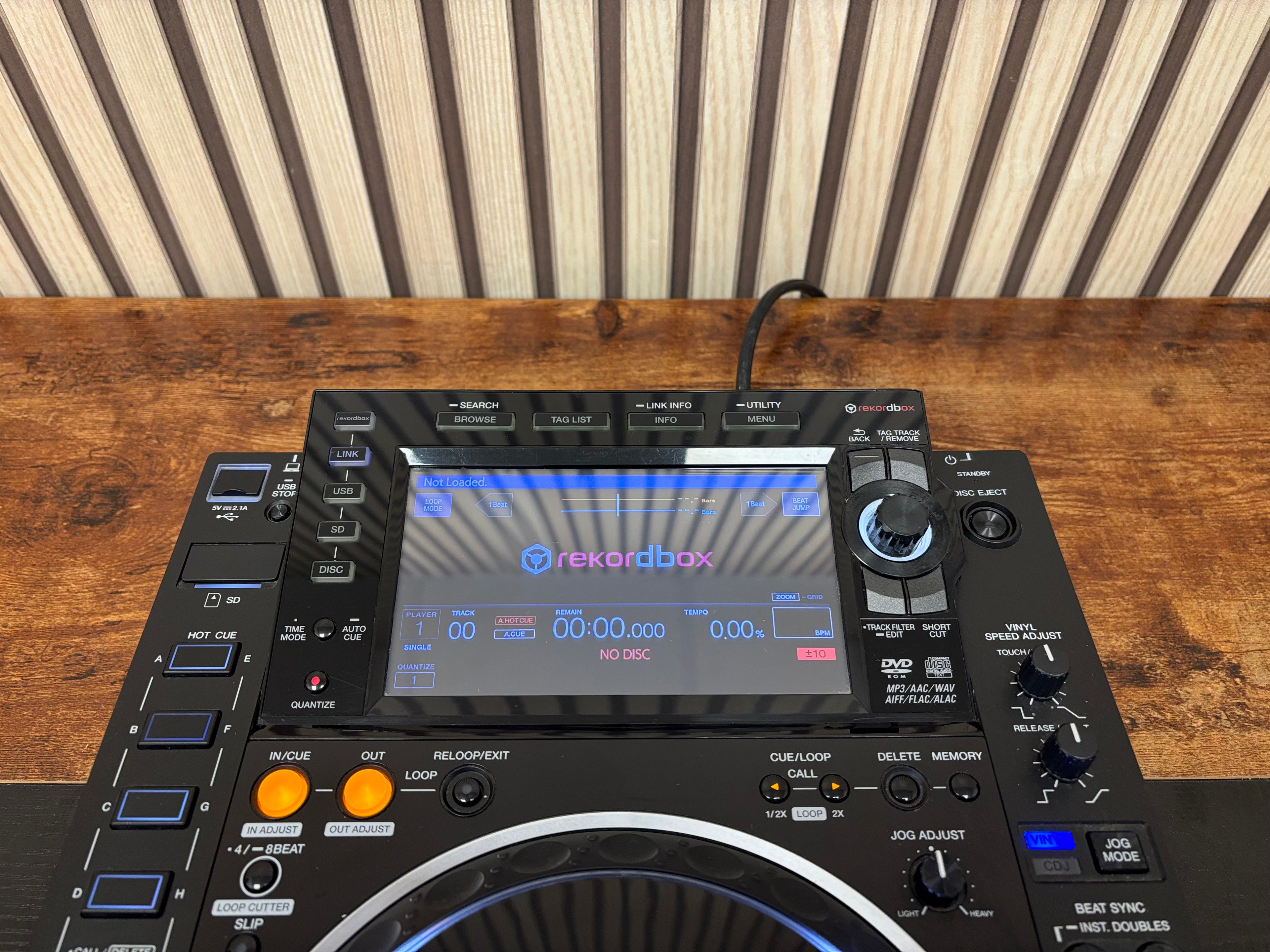 Pioneer CDJ-2000NXS2 Pro DJ Turntable