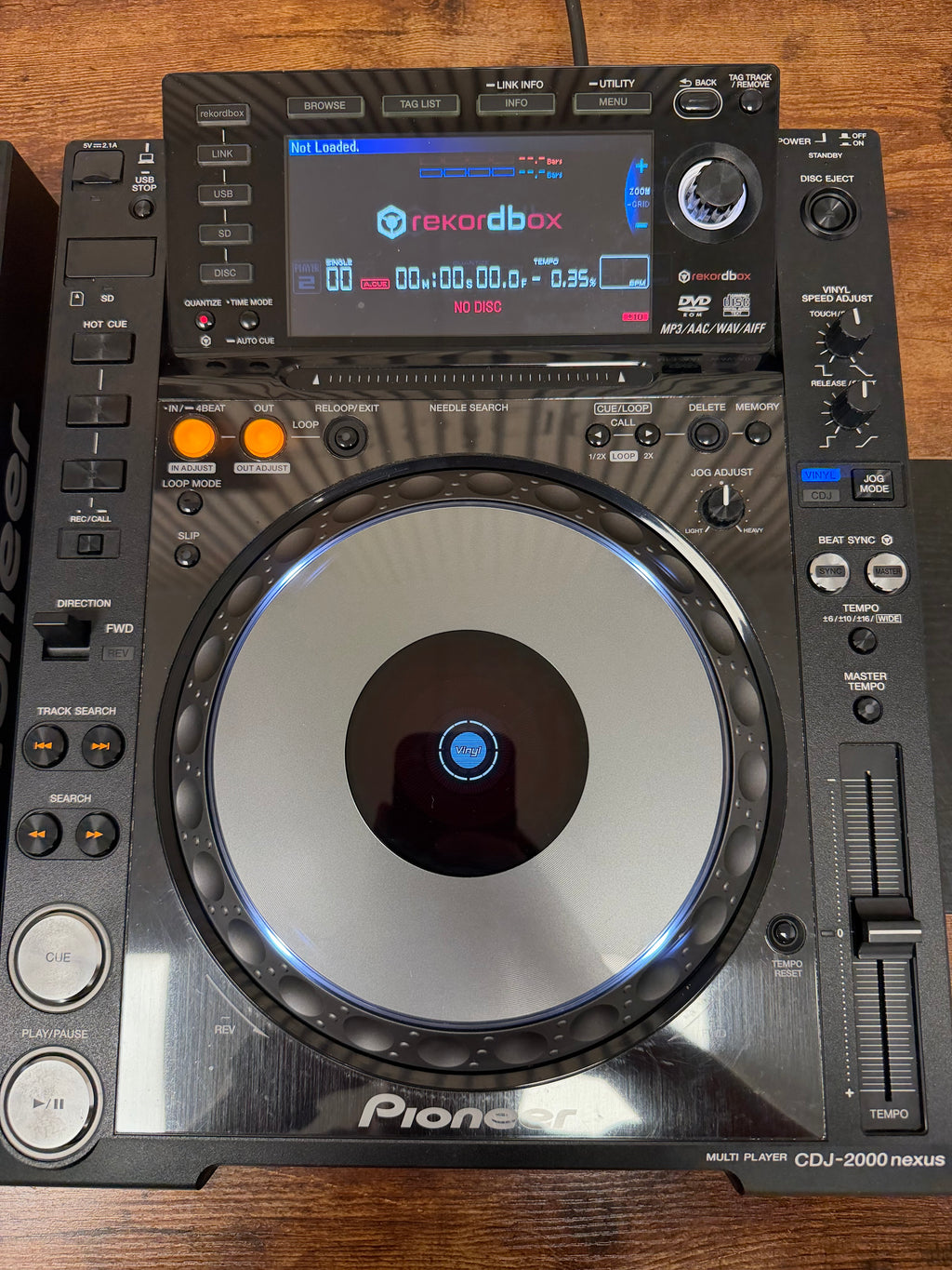 Pioneer CDJ-2000nxs Turntable Pair