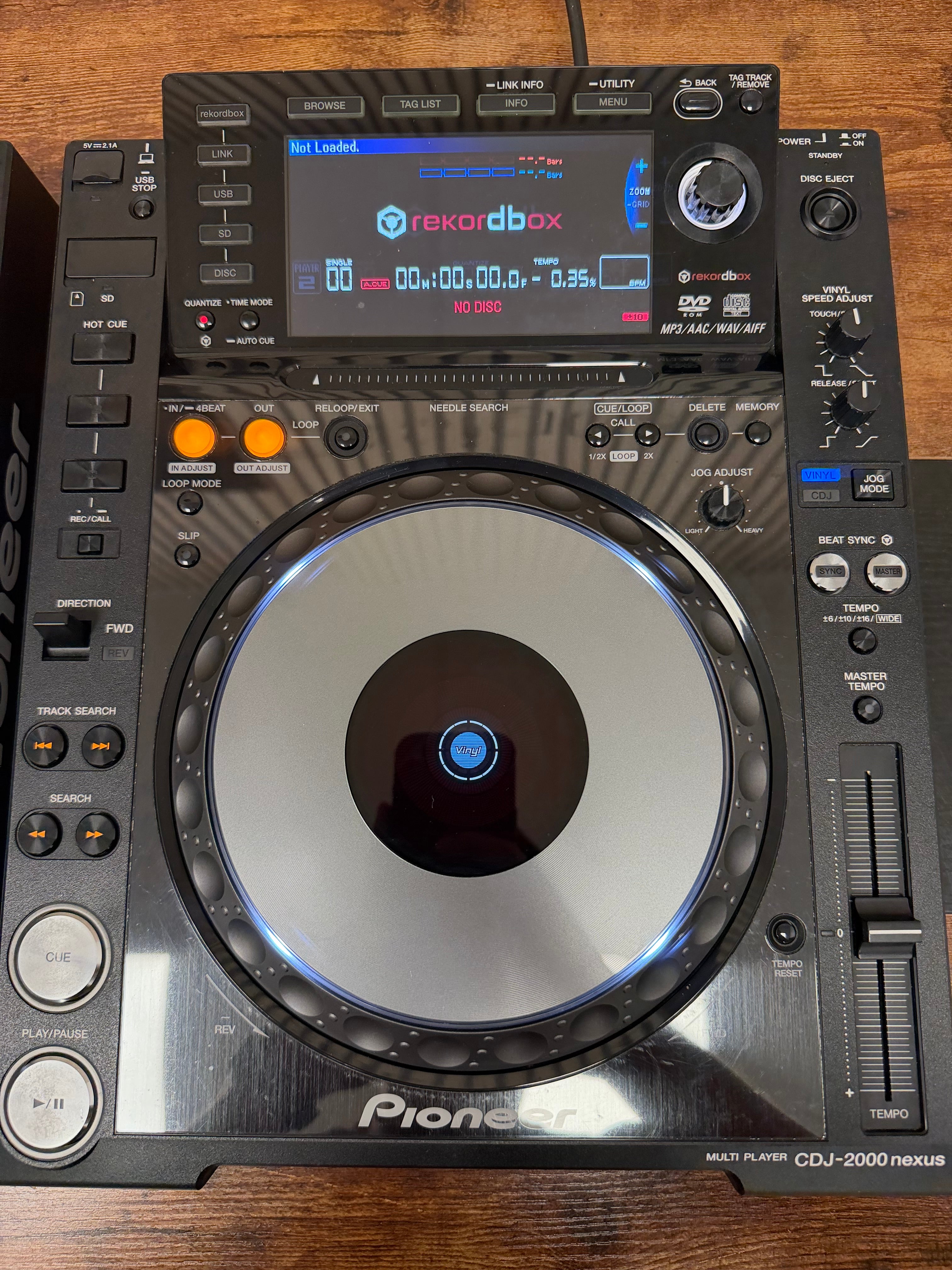 Pioneer CDJ-2000nxs Turntable Pair