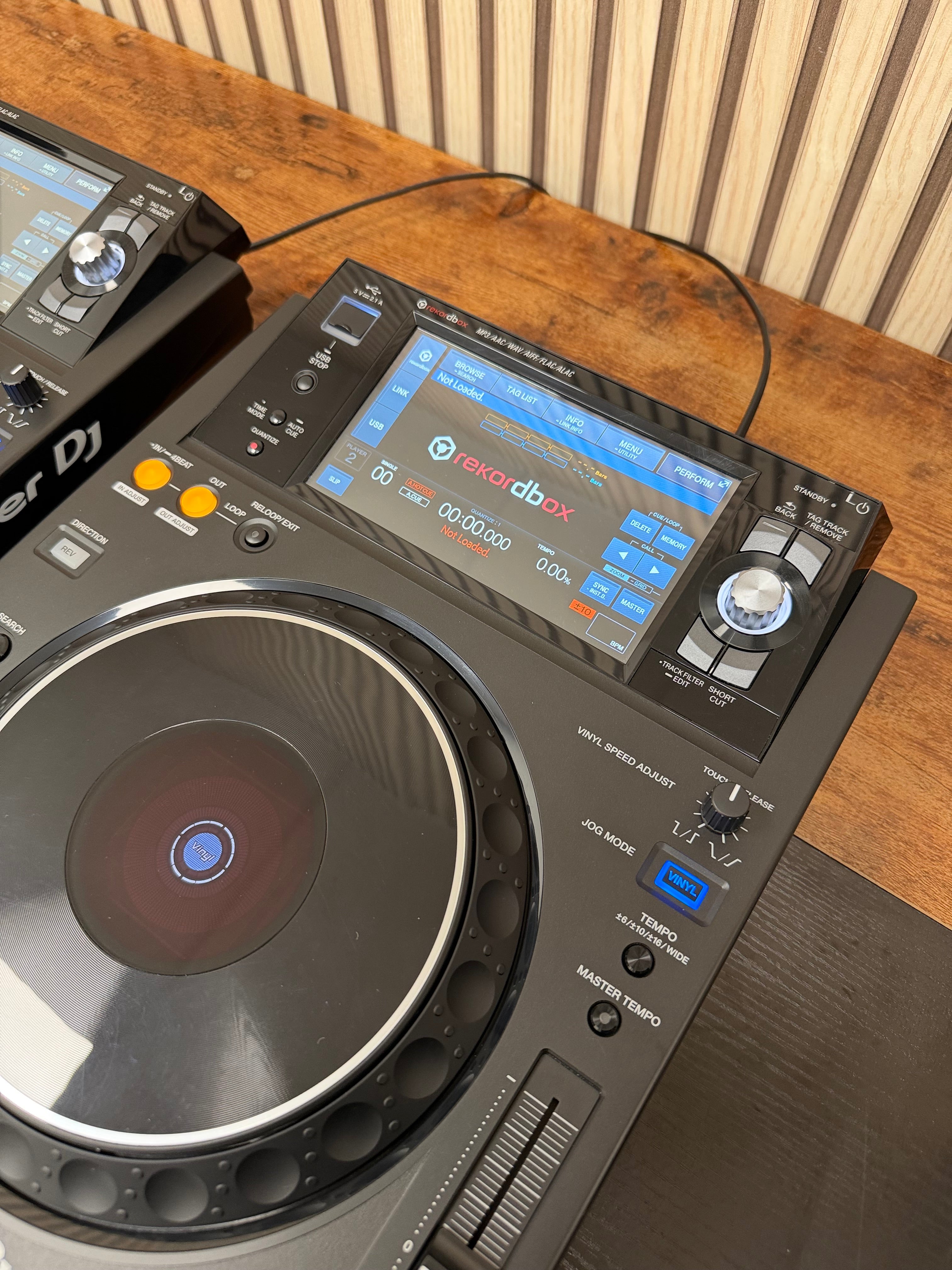 Pioneer DJ XDJ-1000MK2 Digital Turntable Pair