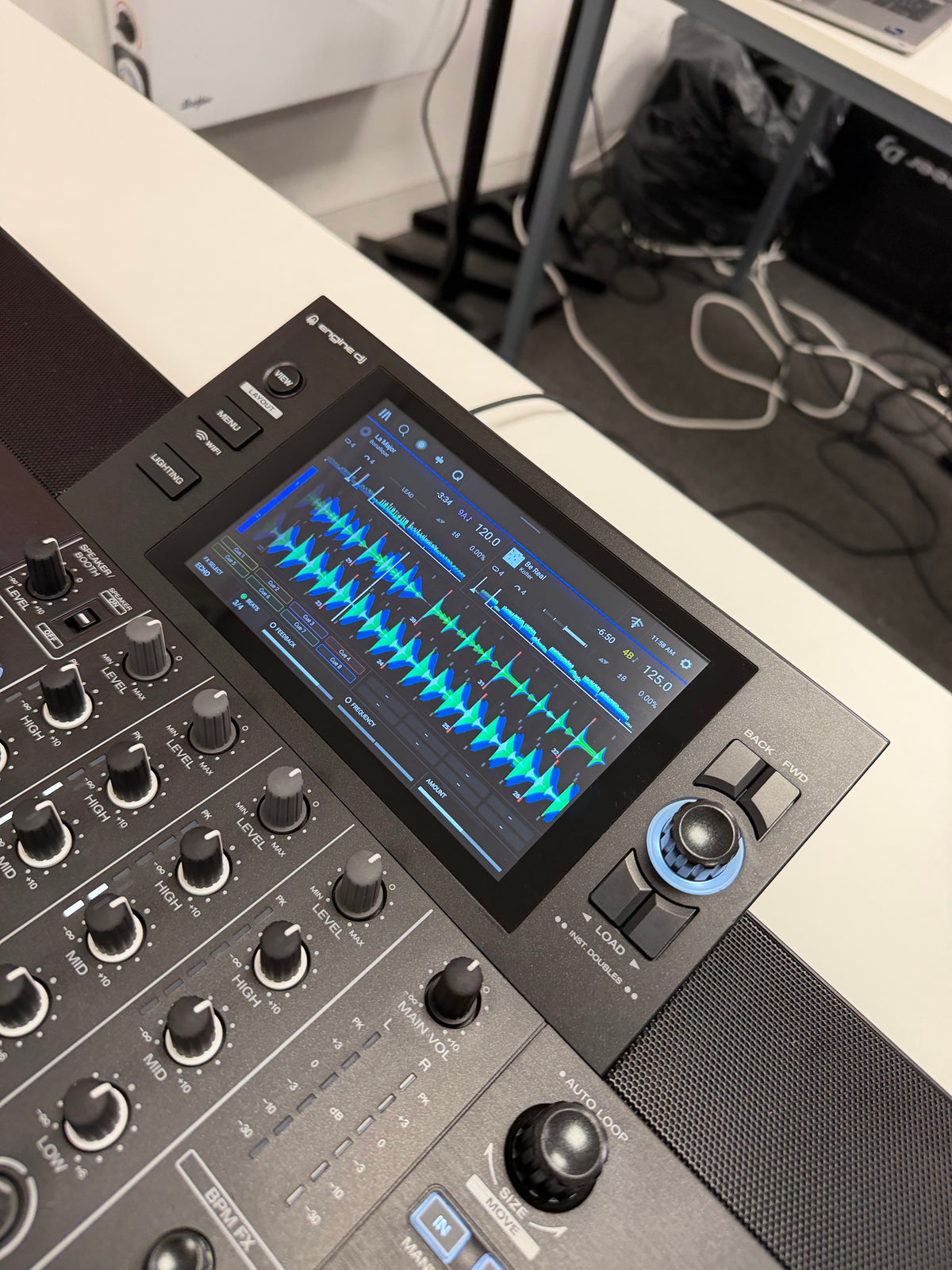 Denon SC-LIVE4 Standalone DJ Controller