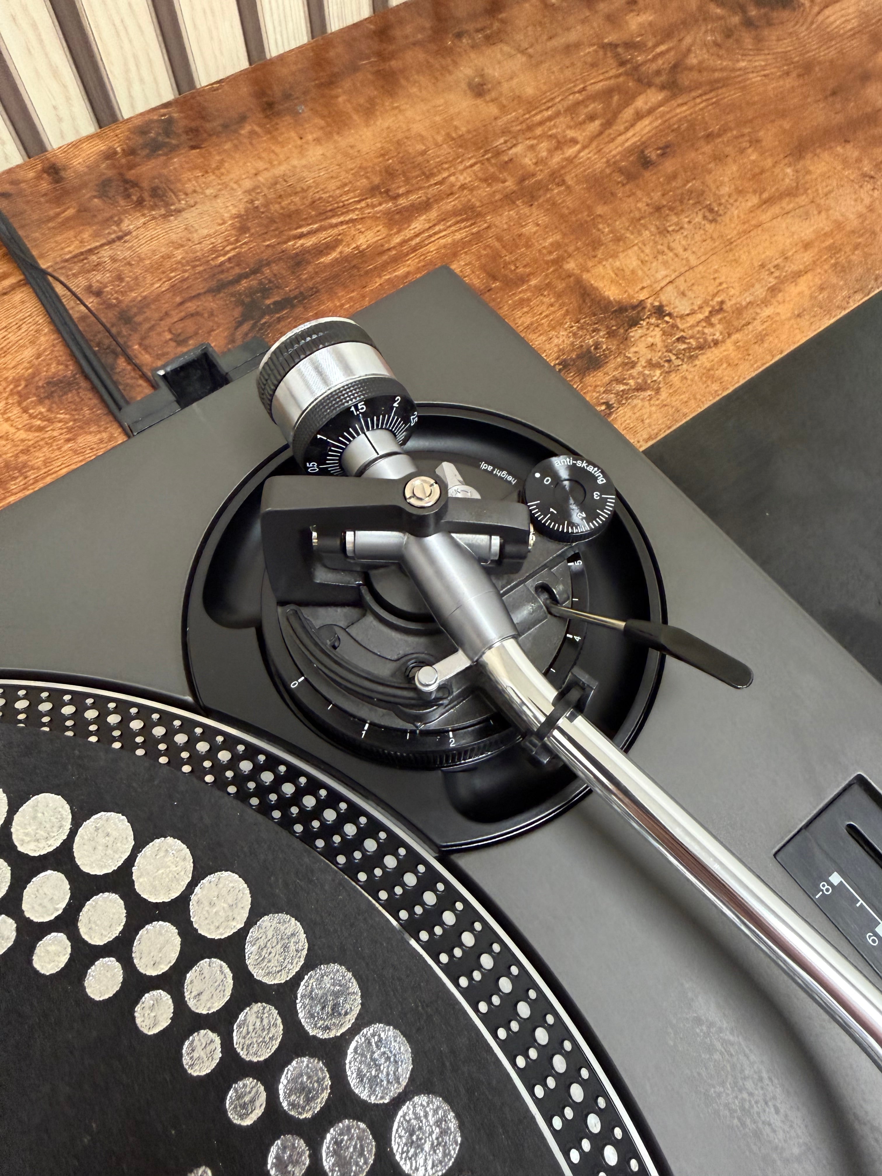 Technics SL-1210MK2 Turntable