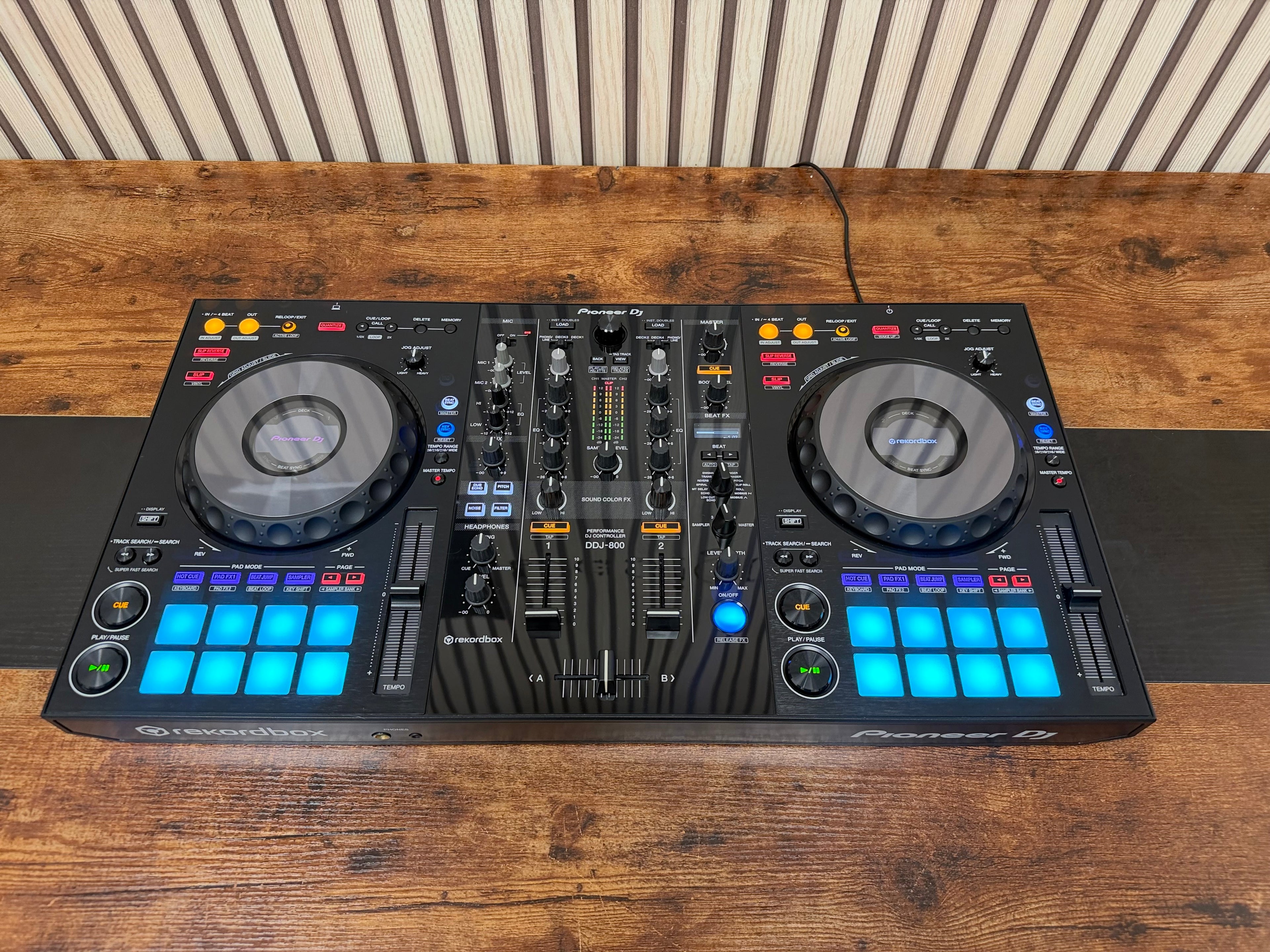 Pioneer DDJ-800 DJ Controller
