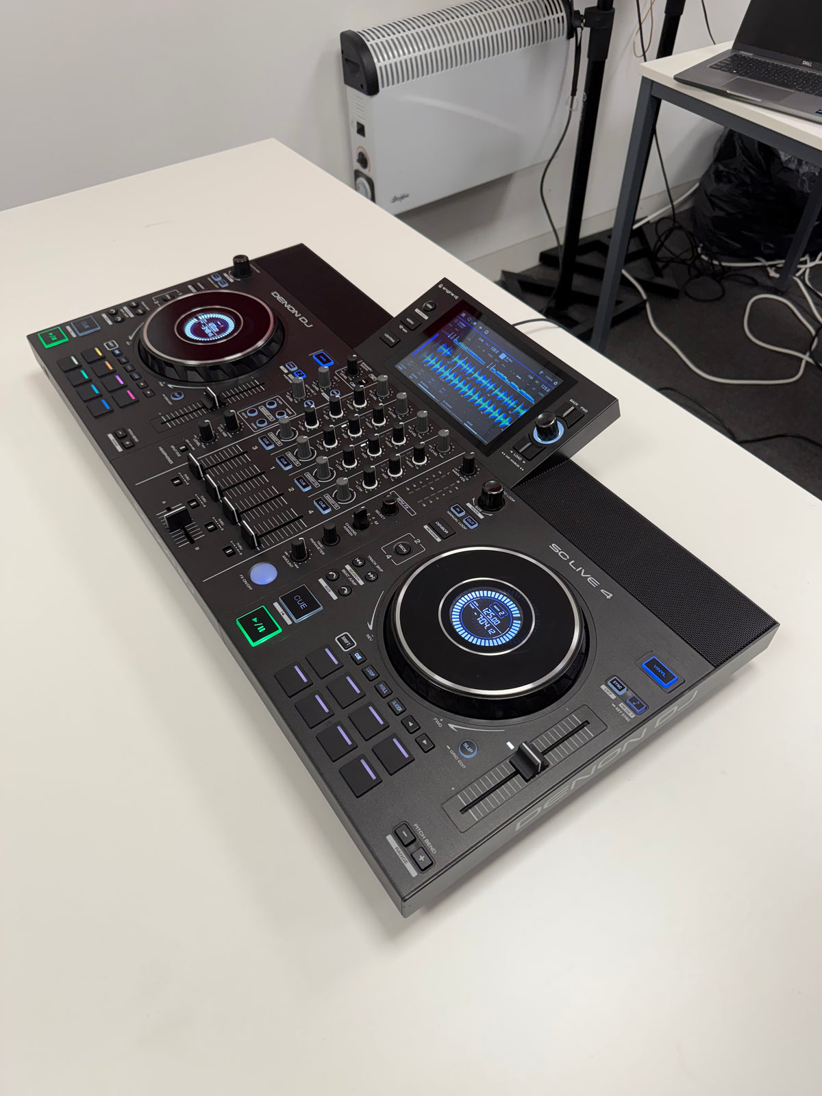 Denon SC-LIVE4 Standalone DJ Controller