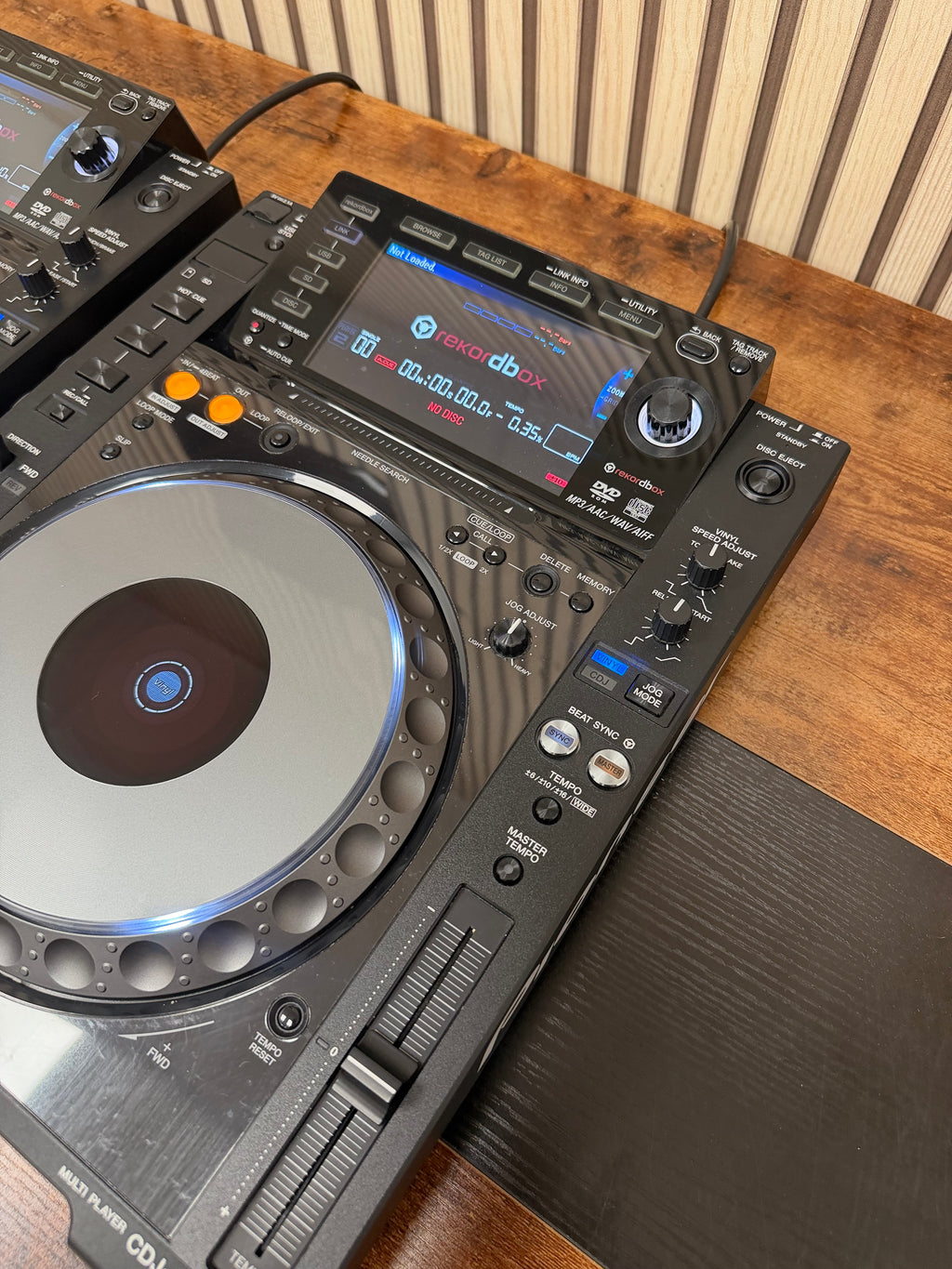Pioneer CDJ-2000nxs Turntable Pair