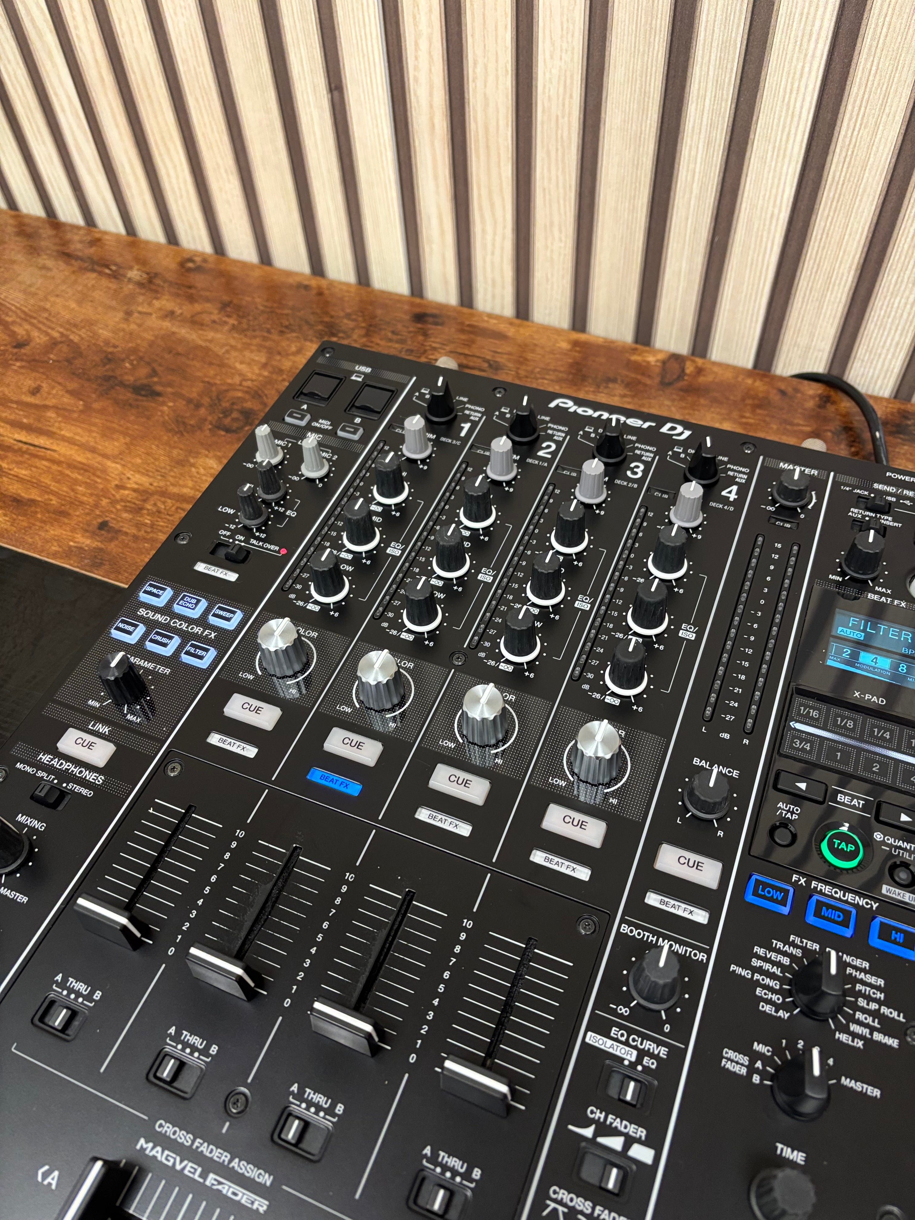Pioneer DJM-900NXS2 4-Channel DJ Mixer