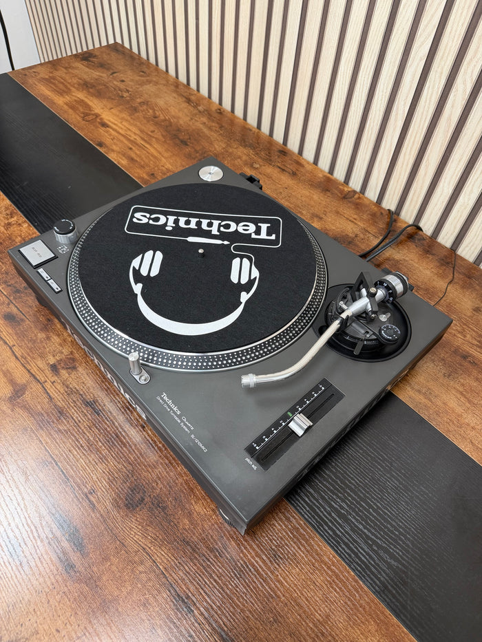 Technics SL-1210MK2 Turntable